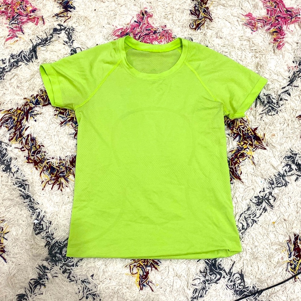 Lululemon swiftly size 4 in neon yellow in no holes or stains